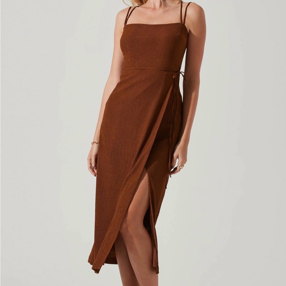NWT ASTR THE LABEL Brinda Wrap Midi Dress | Small